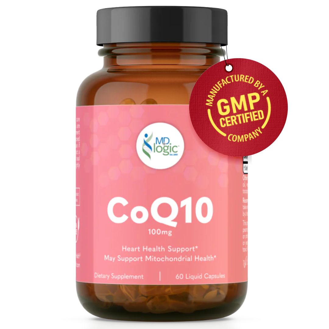 Braune Glasflasche mit rosa Etikett. Aufschrift: CoQ10 100mg. GMP-zertifiziert. 60 Kapseln.