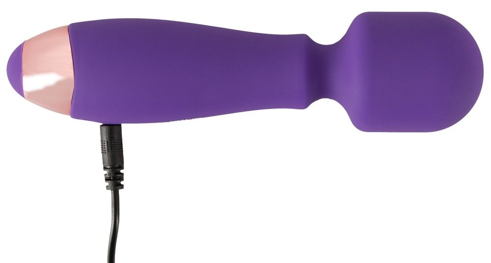 Lila Vibrator mit rosa Spitze. Ein Ladekabel ist angeschlossen.