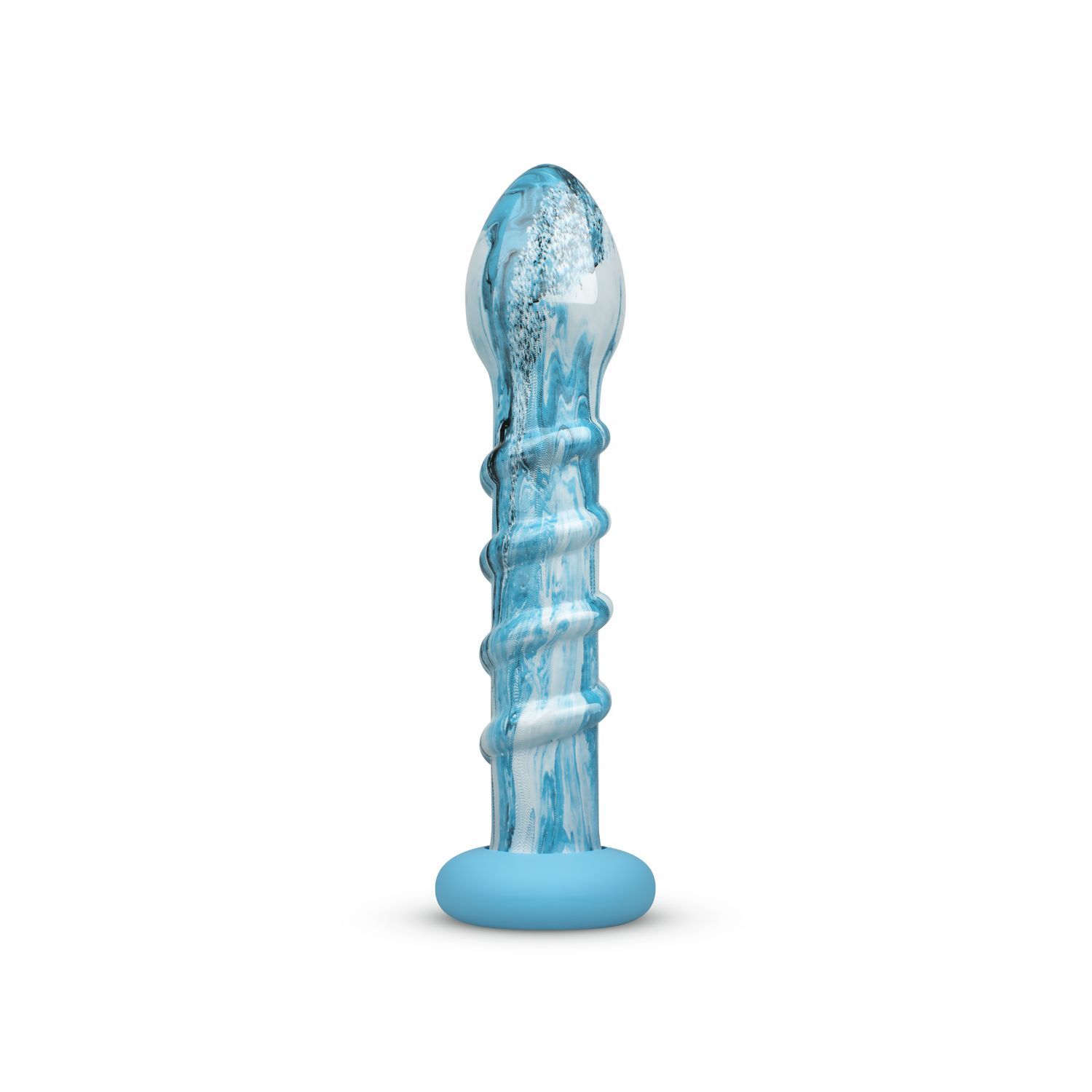 Blau-weißer Glasdildo mit spiralförmiger Textur und abgerundeter Basis. Auf weißem Hintergrund.