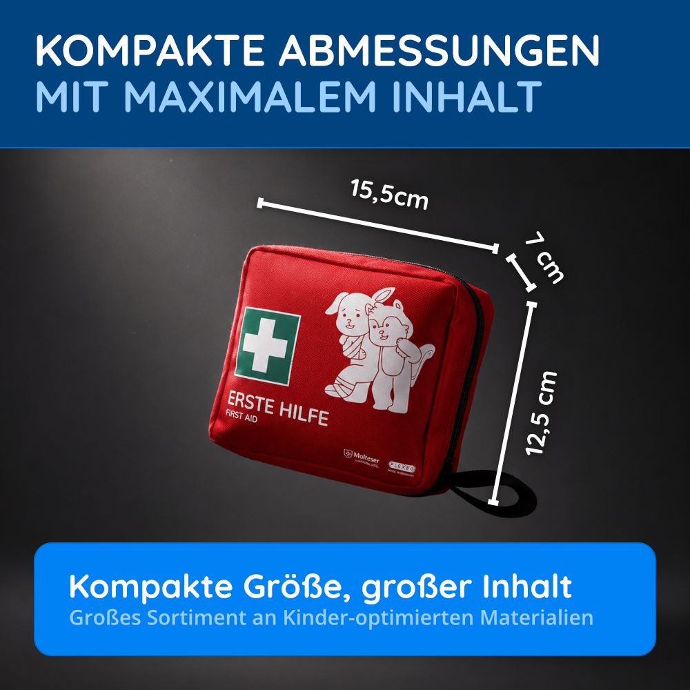 Rotes Erste-Hilfe-Set mit Tiermotiv und weißem Kreuz. Abmessungen: 15,5 cm x 12,5 cm x 7 cm. Text: Kompakte Abmessungen mit maximalem Inhalt.
