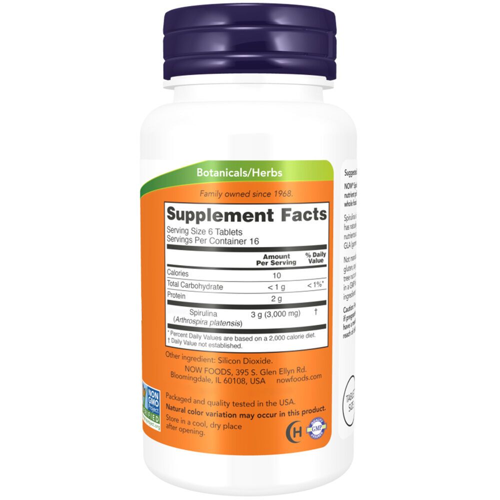 Rückseite der Flasche. Aufschrift: Supplement Facts, Spirulina, 3 g. Orangefarbener Hintergrund, weißer Text.
