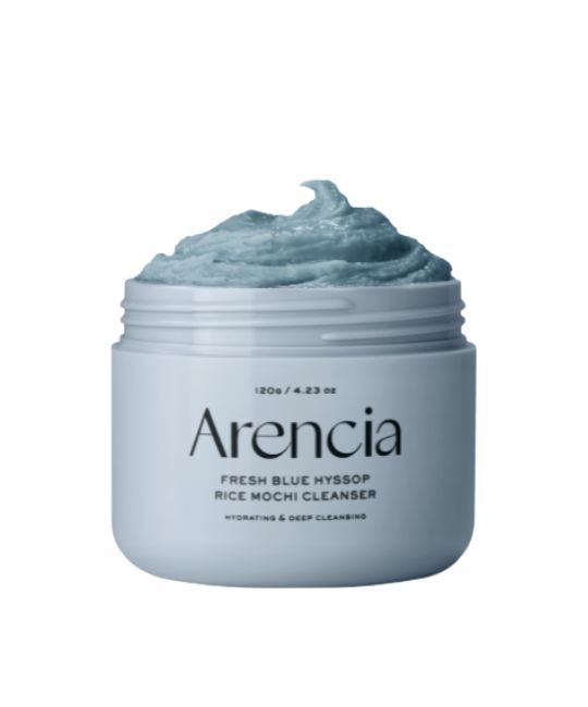 Hellblaues Tiegel mit blauem Inhalt. Aufschrift: Arencia, Fresh Blue Hyssop Rice Mochi Cleanser. Hydrating & Deep Cleansing.