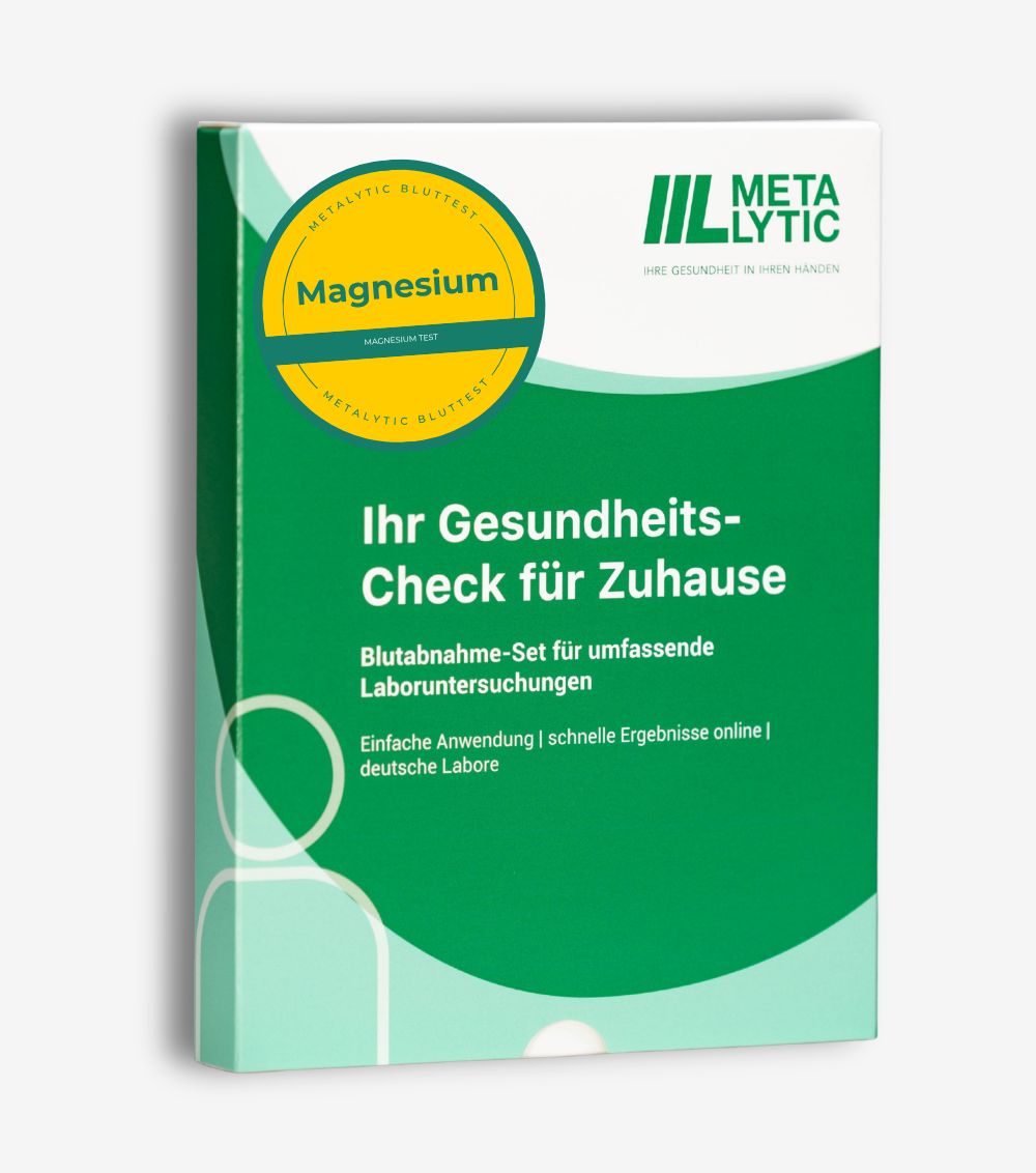 Grüne Verpackung mit Text: Ihr Gesundheits-Check für Zuhause. Logo: MetaLytic. Magnesium-Test. Blutentnahme-Set.