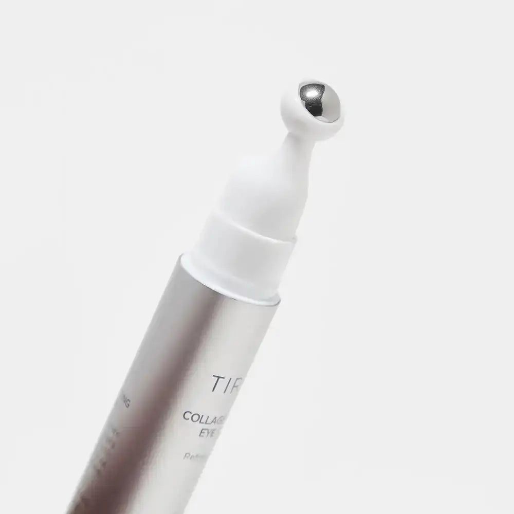 Silberne Tube mit Roll-on-Applikator. Text: TIR TIR COLLAGEN EYE CREAM. Kühlende Metallkugel am Applikator.