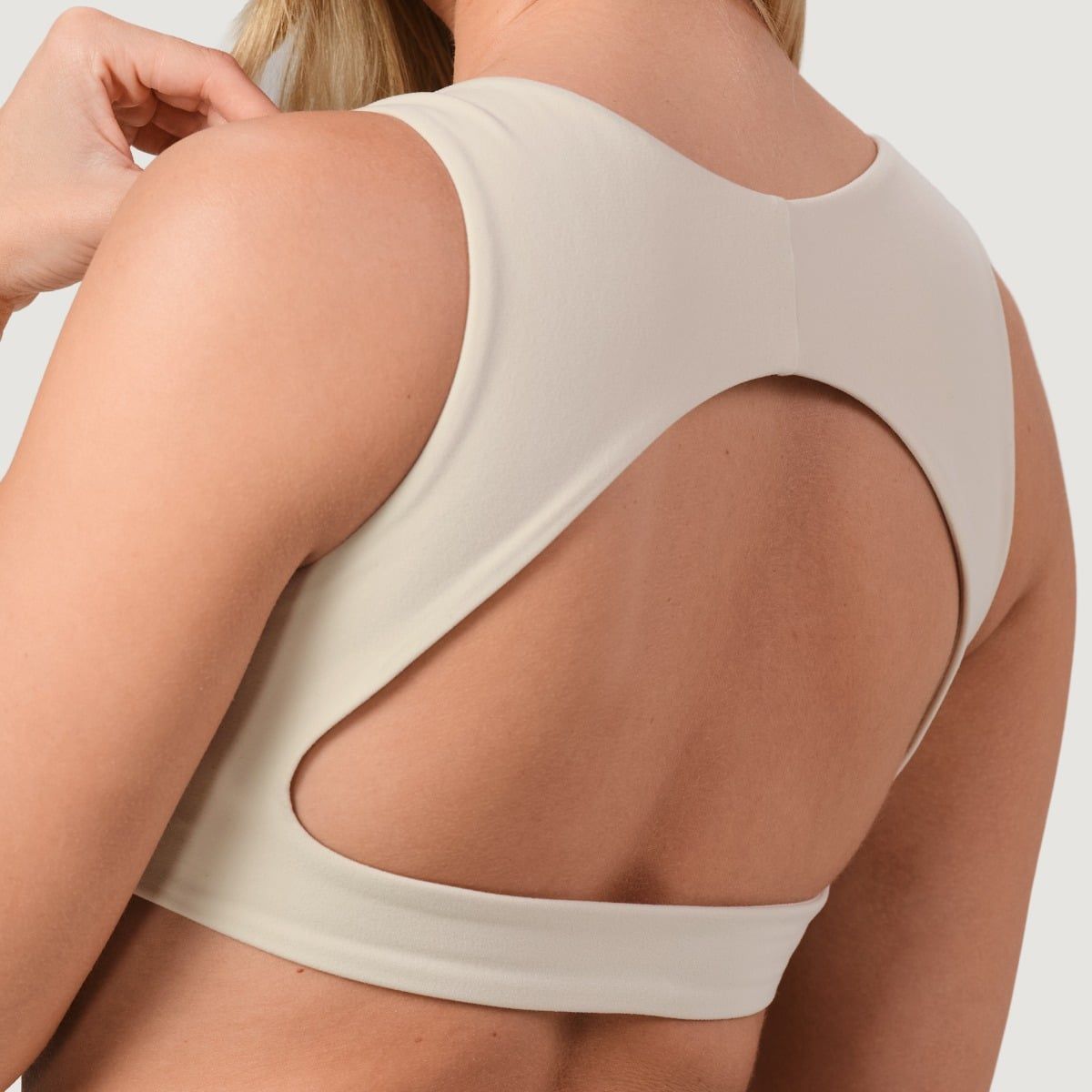 GymBeam Sport-BH Damen mit breiten Trägern und Open-Back-Design Almond