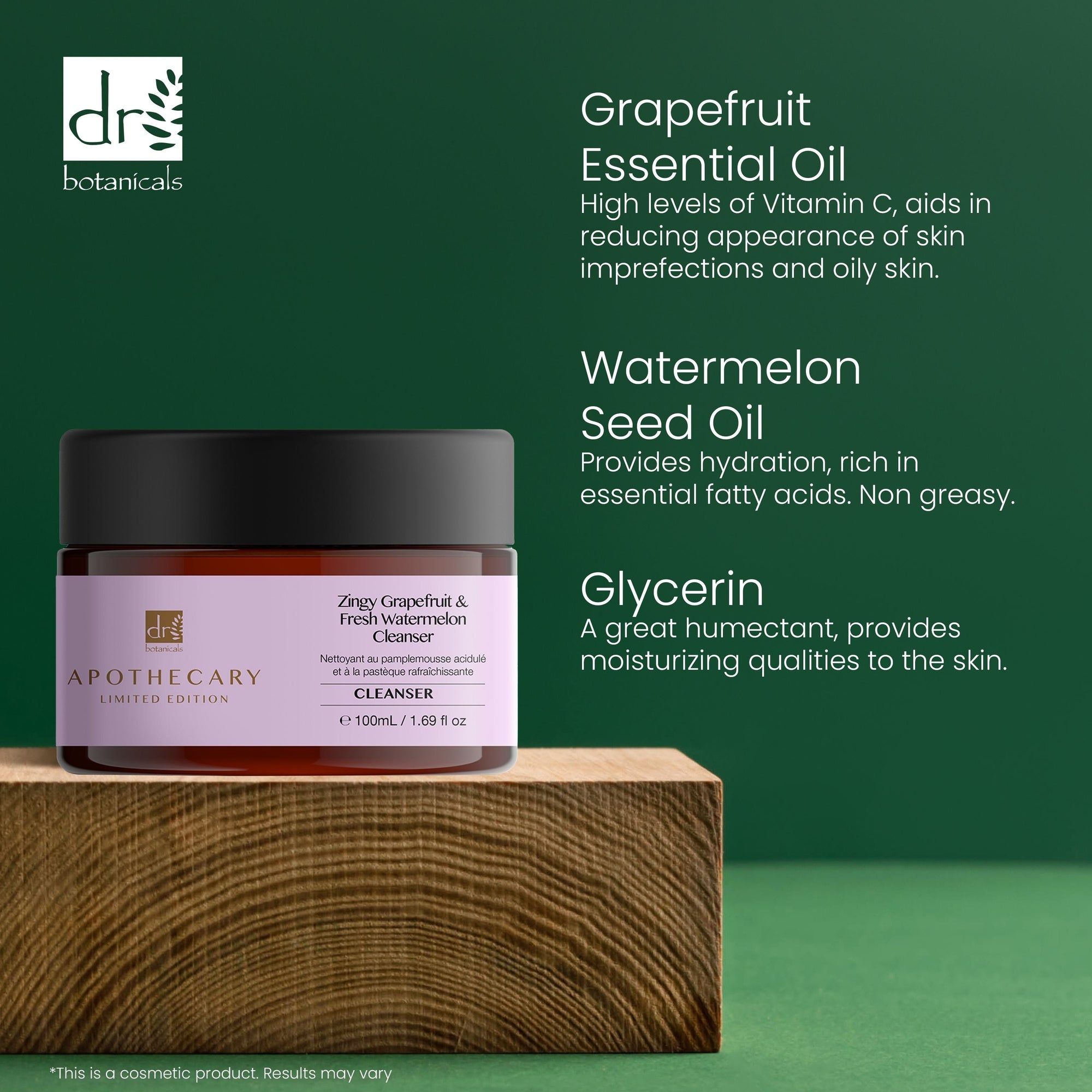 Braunes Glas mit schwarzem Deckel. Etikett mit Produktnamen und Marke. Text: Grapefruit Essential Oil, Watermelon Seed Oil, Glycerin. Auf Holzblock.