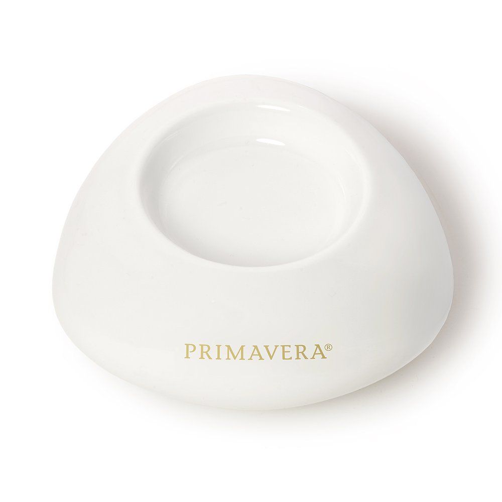 Weißer, tropfenförmiger Thermoduftstein mit zentraler Vertiefung. Goldfarbener PRIMAVERA-Schriftzug.