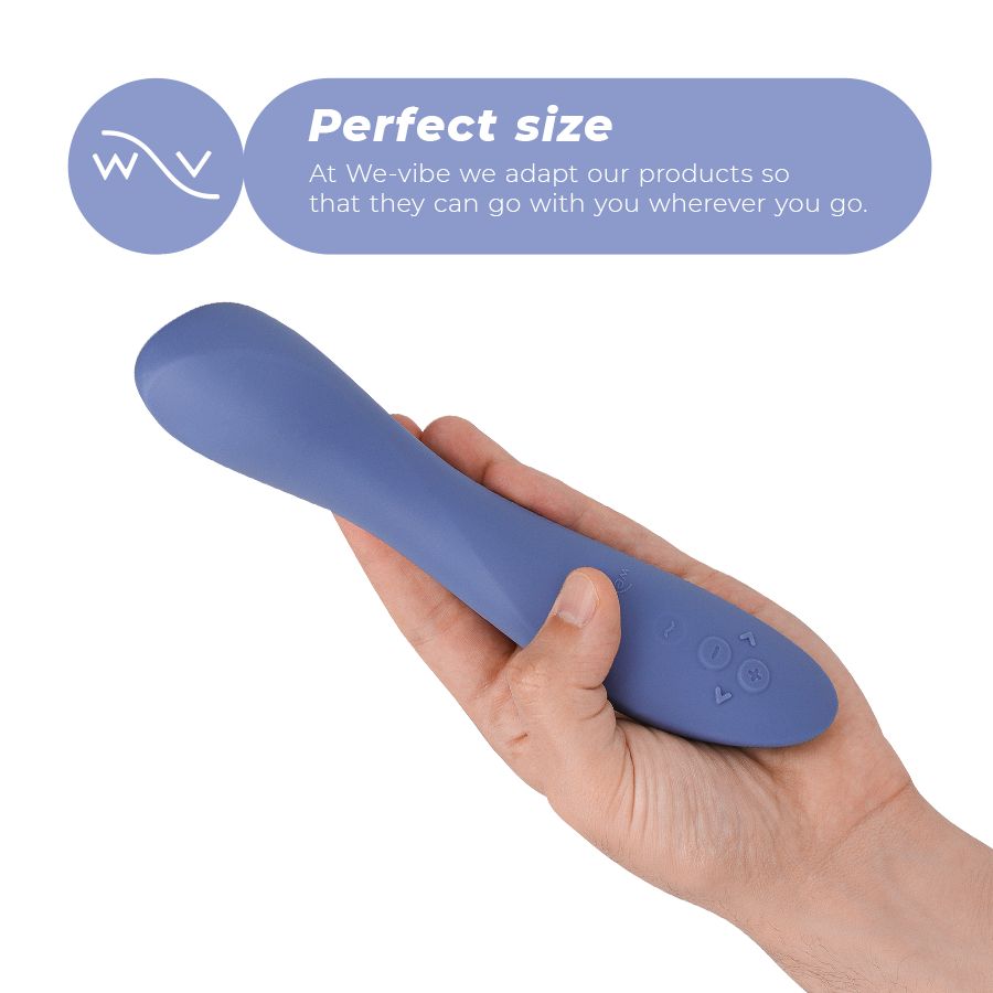 Blaues Vibrationsgerät in einer Hand gehalten. Text: "Perfect size". Logo: "We-vibe".