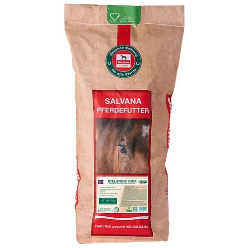 Pferdefutter-Sack mit Produktnamen und Pferdeauge-Abbildung. Text: Salvana, Icelandic Brix. Grün-rotes Logo.