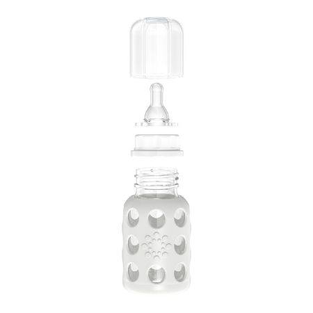 Glasflasche mit Silikonhülle und Zubehör. Einzelteile: Deckel, Sauger, Ring. Graue Silikonhülle mit Löchern.