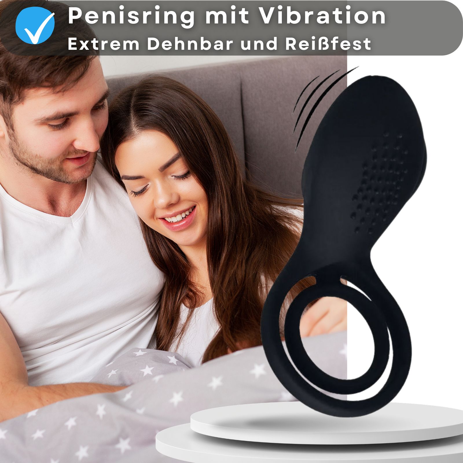 Schwarzer Penisring mit Vibration, neben Text: 'Penisring mit Vibration', Paar im Hintergrund. Produkt auf Podest.