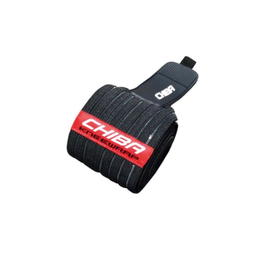 Gerollte schwarze Kniebandage mit rotem Band und weißem CHIBA-Logo. Aufschrift: KNEE WRAP.