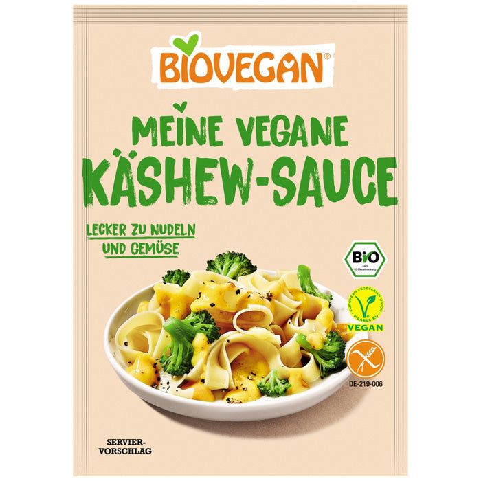 Verpackung mit Aufschrift "Biovegan Meine Vegane KÄSHEW-SAUCE". Abbildung von Nudeln mit Sauce und Gemüse. Bio- und Vegan-Siegel.