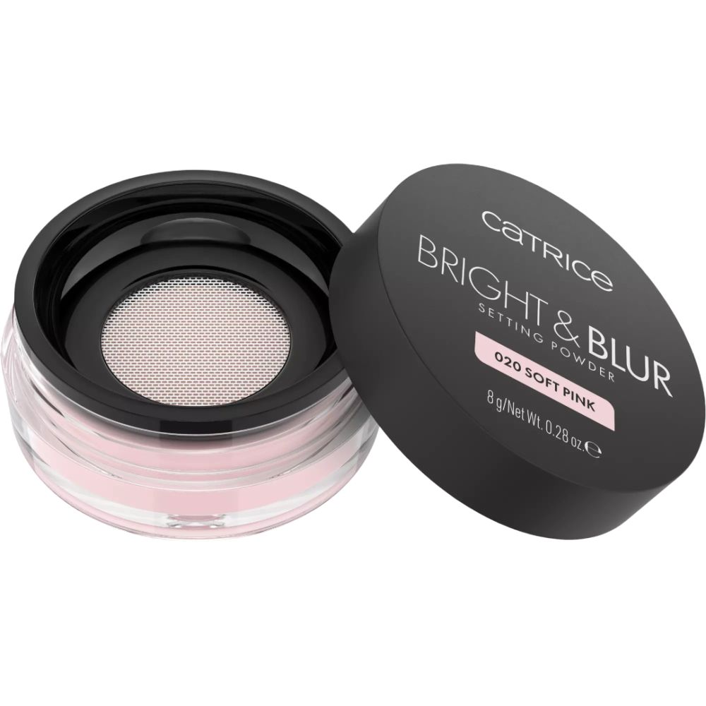 Runder Behälter, Deckel daneben. Aufschrift: Catrice, Bright & Blur Setting Powder, 020 Soft Pink. Inhalt: 8 g/Net Wt. 0.28 oz. Sieb sichtbar.