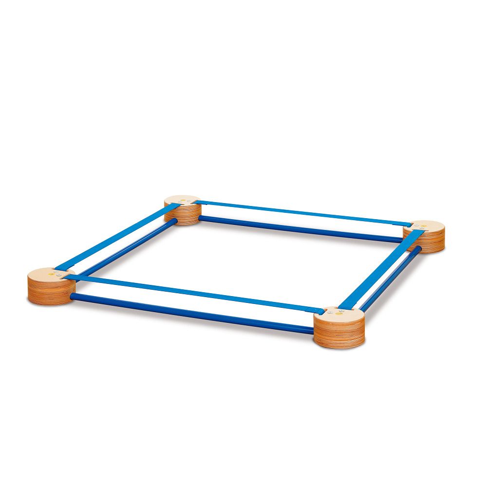 Erzi® Slackspot SQUARE. Vier Holzsockel, blaue Gurte. Quadratische Form.