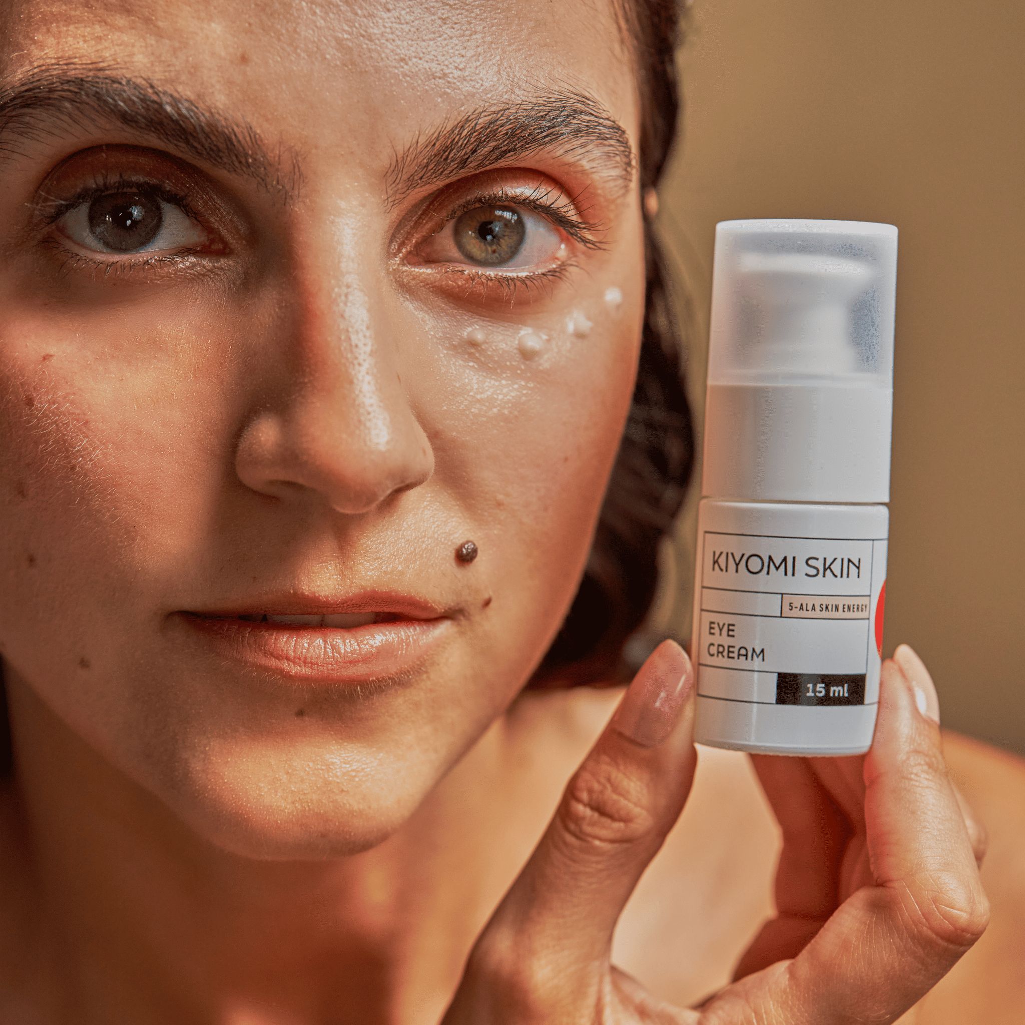 Kiyomi Skin Augencreme: Mindert Schwellungen, Augenringe und feine Linien mit 5-ALA und Ceramiden