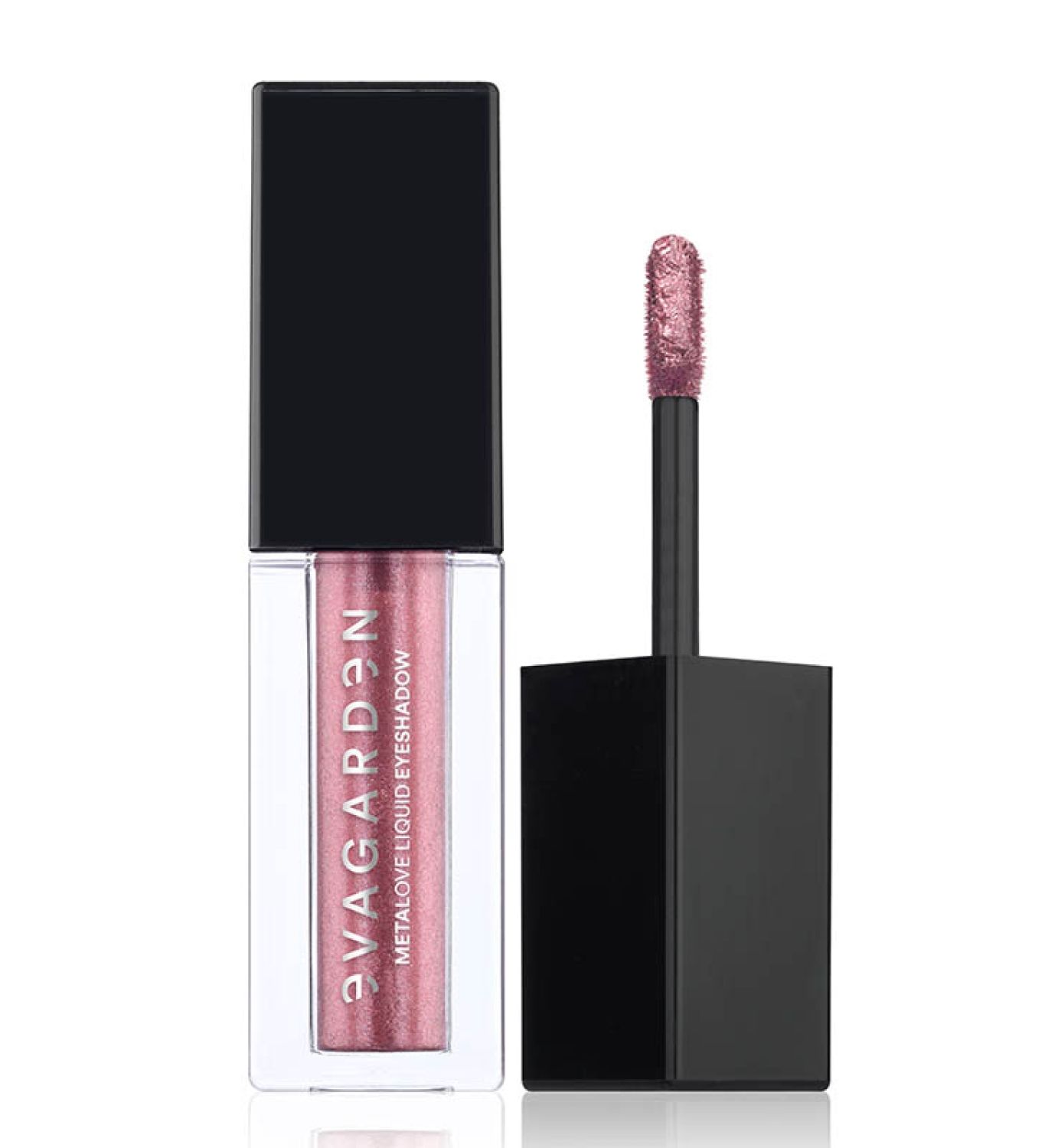Flüssiger Lidschatten in einer rechteckigen Glasflasche mit schwarzem Deckel. Der Applikator ist sichtbar. Text: "evagarden METALOVE LIQUID EYESHADOW".