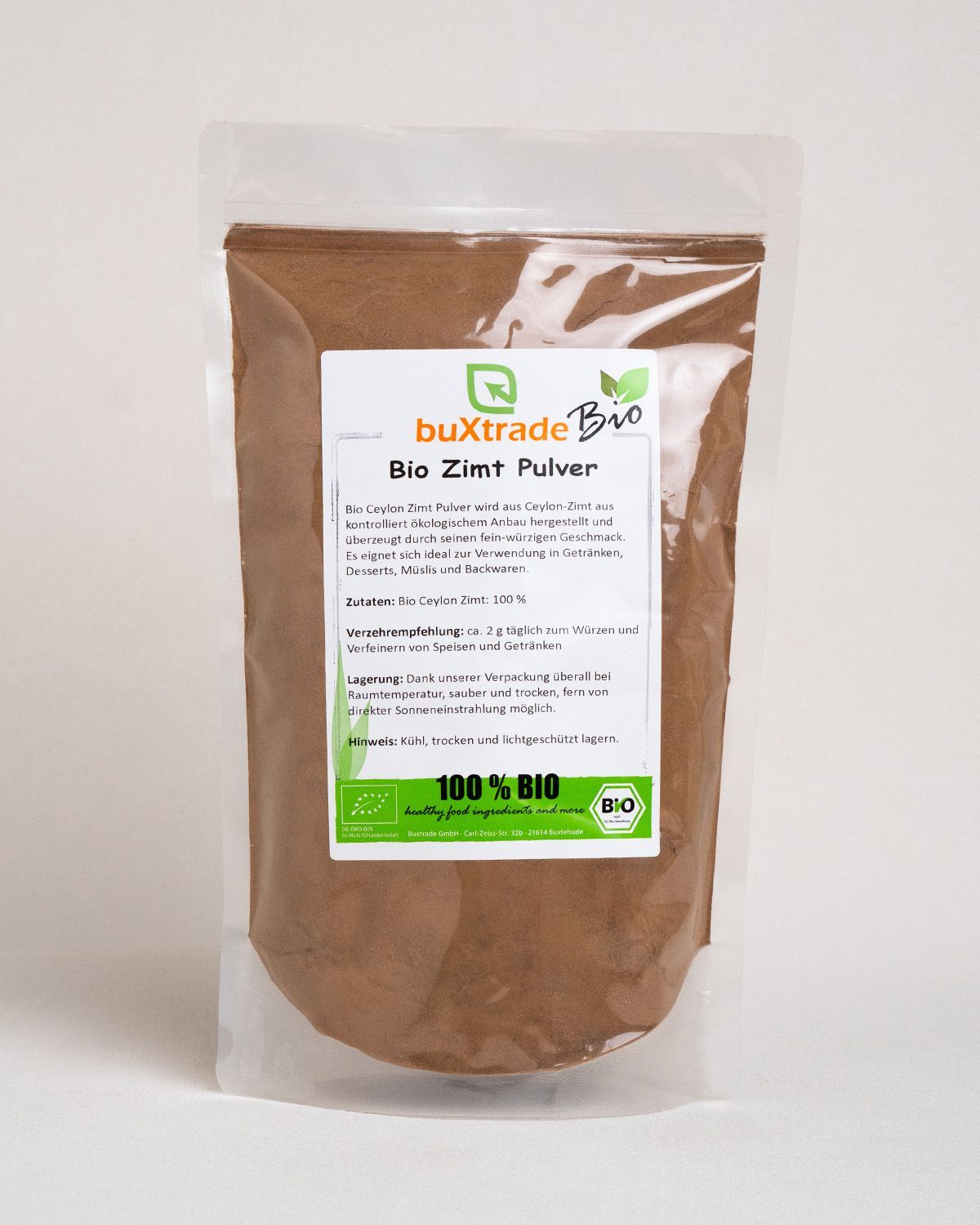 Standbodenbeutel mit buxtrade Bio Ceylon Zimt Pulver, Etikett mit Bio-Siegel.