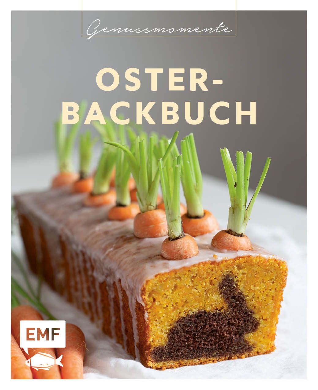 Oster-Backbuch mit Karotten-Dekoration. Aufschrift "Genussmomente". Logo "EMF". Kuchen mit Hasen-Motiv.