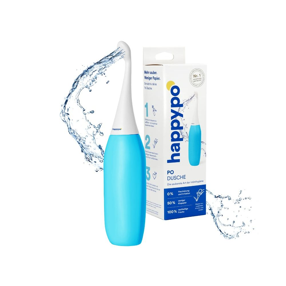 Blaue HappyPo Po-Dusche mit Verpackung. Weißer Sprühkopf, blaue Flasche. Verpackung mit Produktabbildung und Text.
