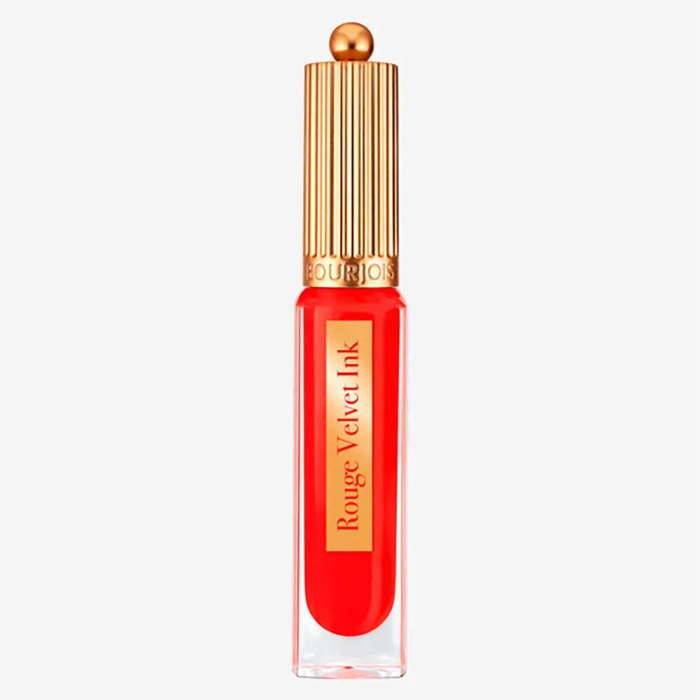 Roter Lippenstift in einer transparenten, rechteckigen Flasche mit goldenem Deckel. Produktname 'Rouge Velvet Ink' sichtbar.