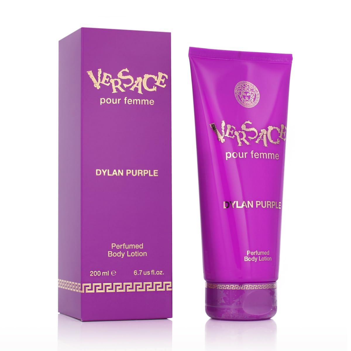 Lila Tube und Schachtel mit goldfarbenem Schriftzug. Aufschrift: Versace pour femme, Dylan Purple, Bodylotion.