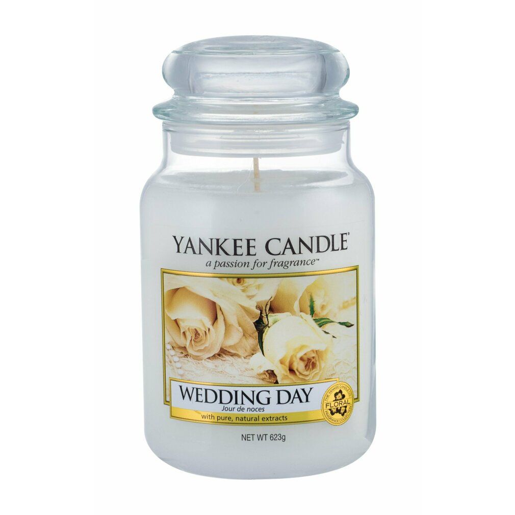 Kerze im Glas mit Deckel. Aufschrift: Yankee Candle Wedding Day. Etikett mit Rosenmotiv und Gewicht.