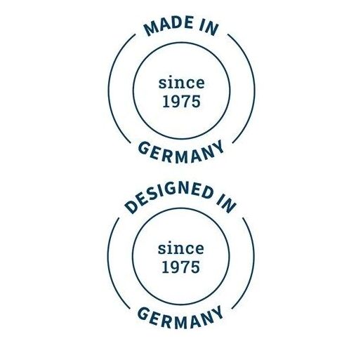 Zwei runde Siegel mit Text: „Made in Germany since 1975“ und „Designed in Germany since 1975“.