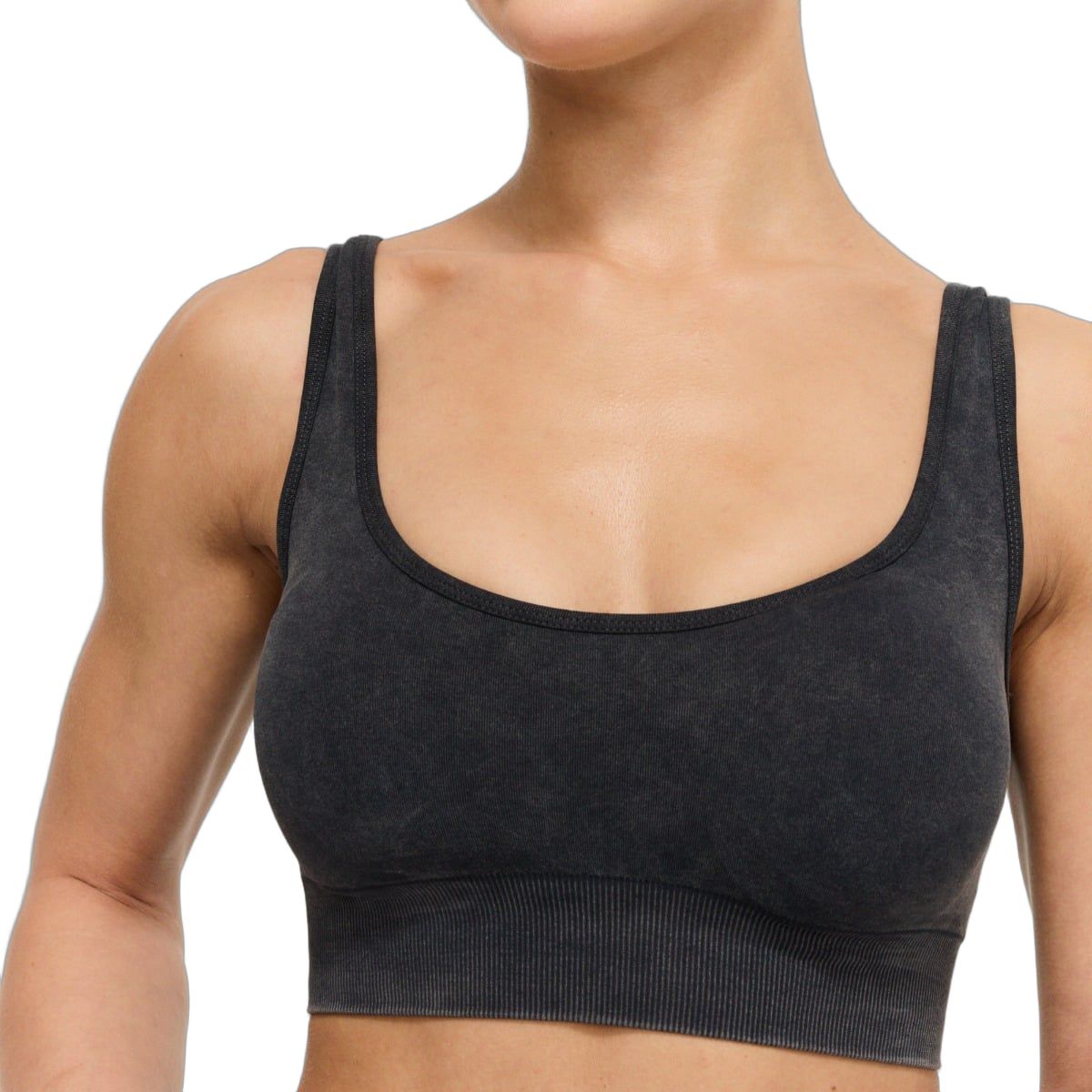Detailansicht eines anthrazitfarbenen Damen Sport-BHs. Nahtlose Verarbeitung, breite Träger, gerippter Saum.