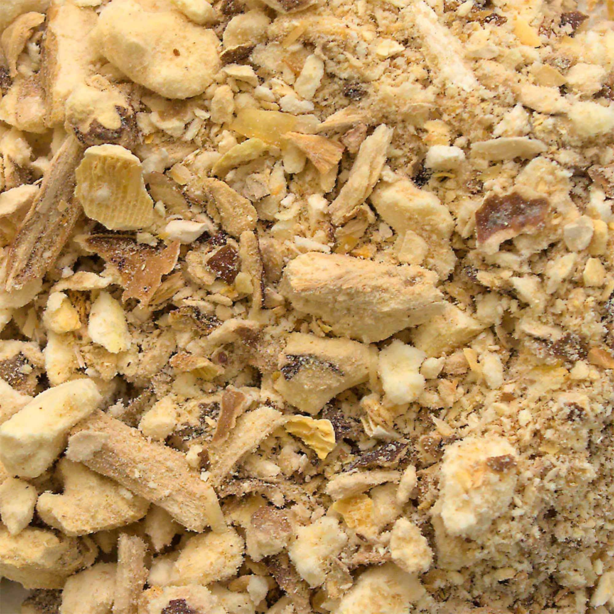 Nahaufnahme von getrockneten, granulierten Bio-Shiitake-Pilzen von IoBoscoVivo.
