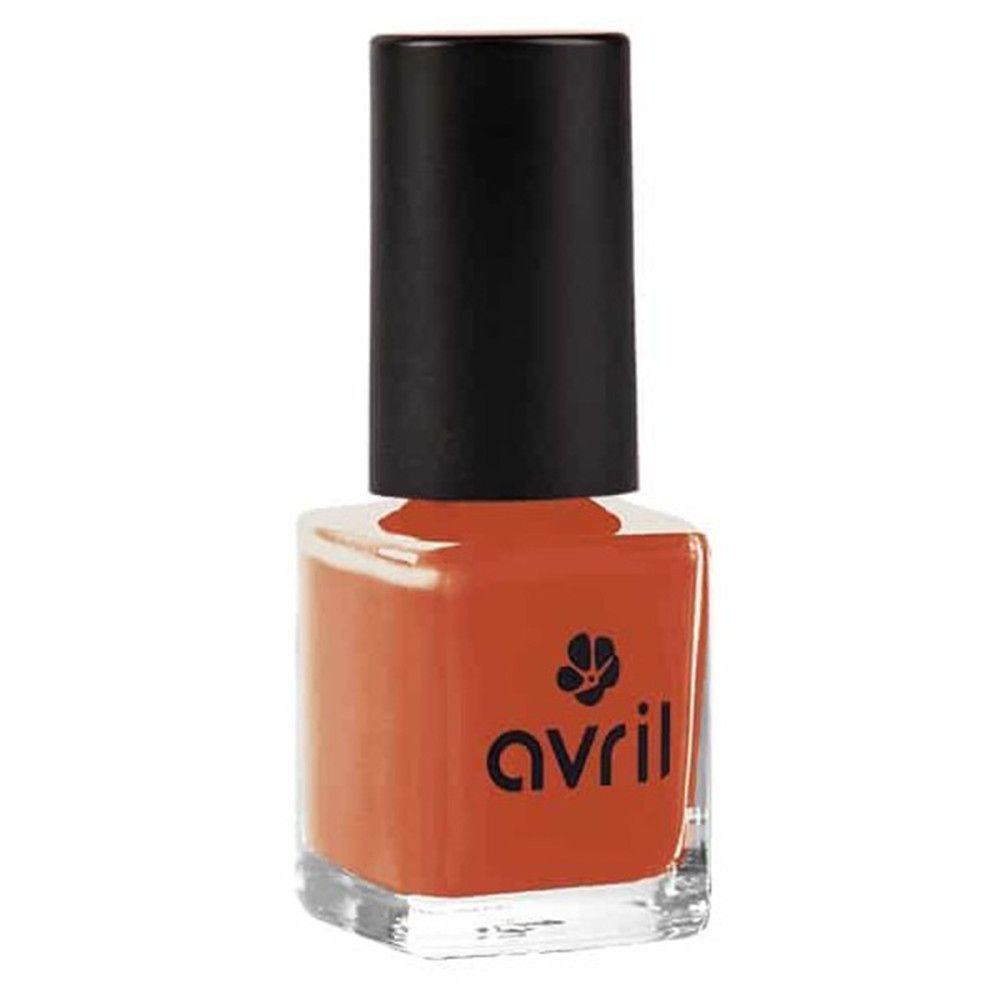 Nagellackflasche mit orangefarbenem Inhalt und schwarzem Deckel. Auf der Vorderseite steht "avril".