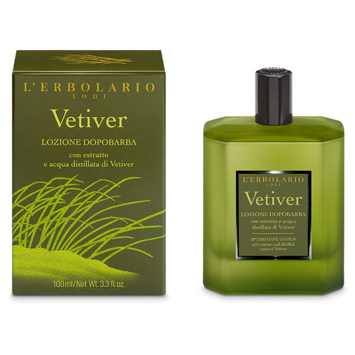 Grüne Flasche und Schachtel mit Produktnamen und Text. Aufschrift: Vetiver Lozione Dopobarba.