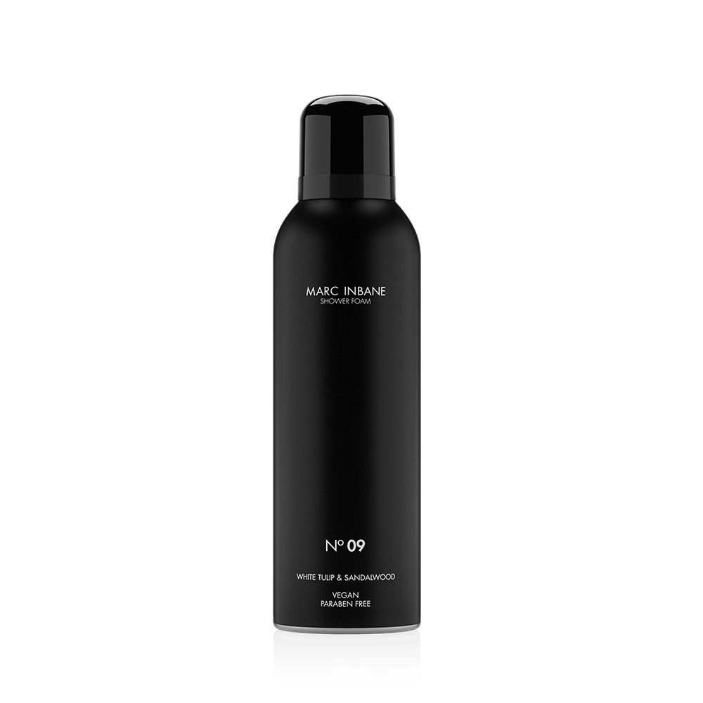 Schwarze Flasche mit schwarzem Deckel. Aufschrift: Marc Inbane Shower Foam, N°09, White Tulip & Sandalwood, Vegan, Paraben Free.