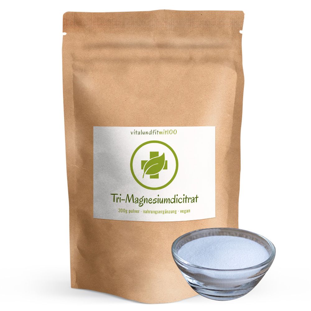 Braune Tüte mit weißem Etikett. Aufschrift: Tri-Magnesiumdicitrat. Schale mit weißem Pulver.