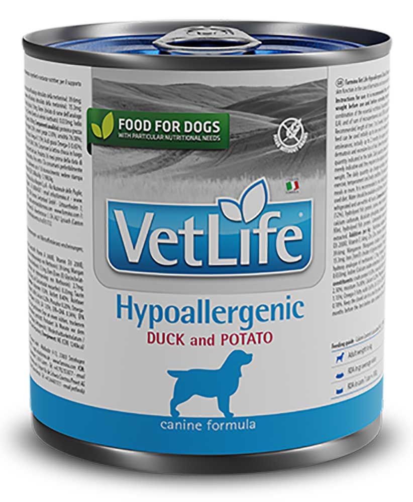 Hundefutterdose mit blauer und weißer Aufschrift. Enthält "VetLife Hypoallergenic Duck and Potato". Abbildung eines Hundes.