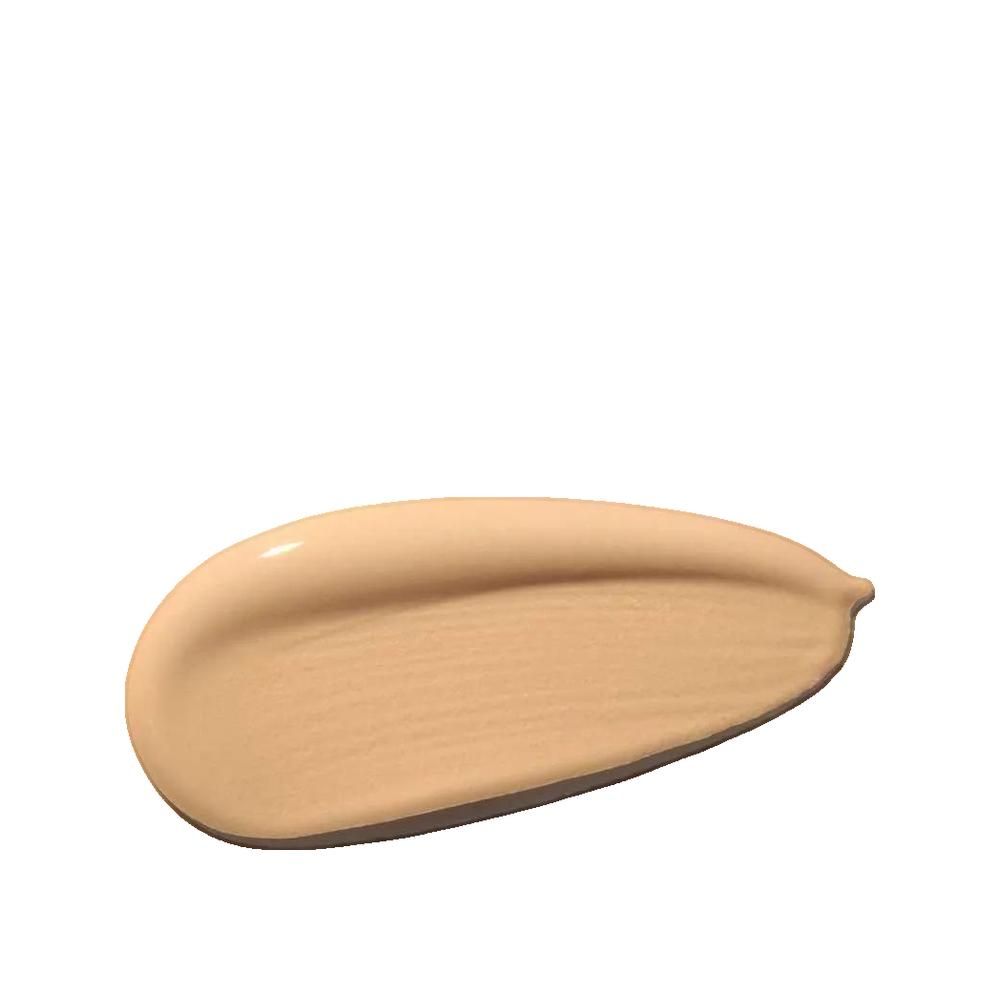 Beigefarbener Foundation-Strich auf weißem Hintergrund. Tropfenförmig, glänzend.