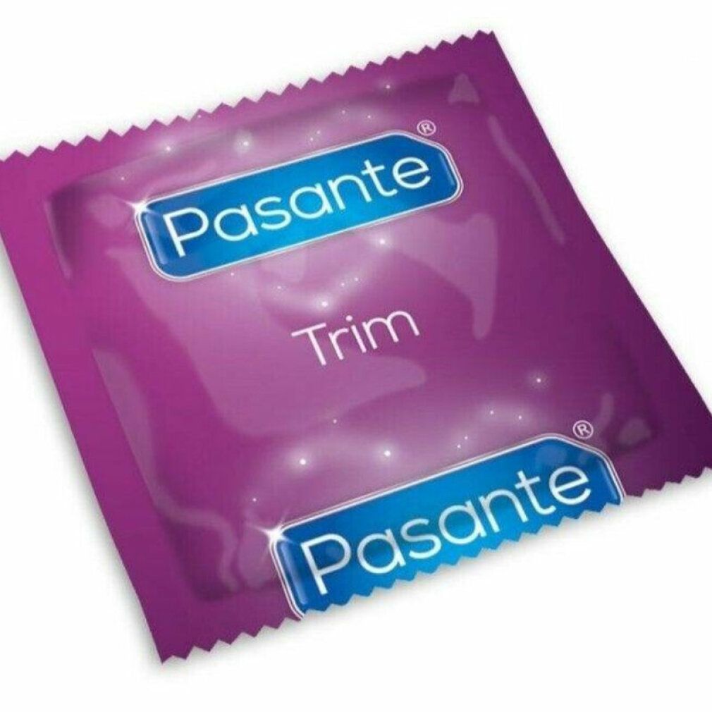 Einzelverpackung eines Kondoms. Rosa Verpackung mit dem Markennamen Pasante und dem Produktnamen Trim.