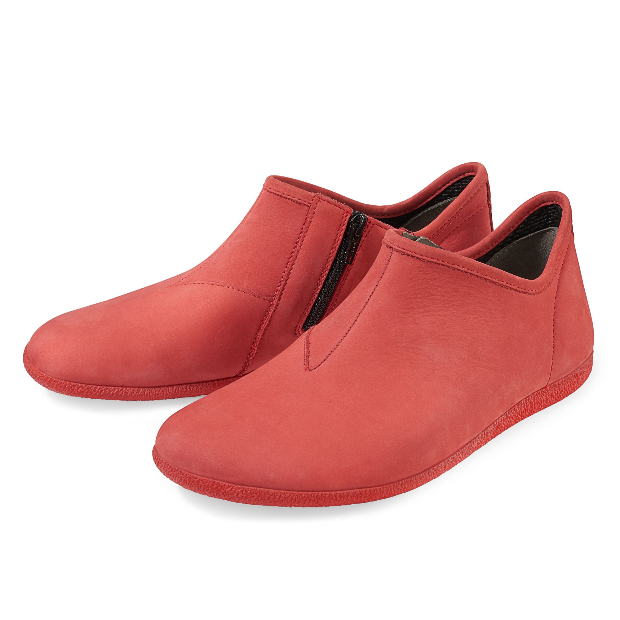 Rote Slipper mit Reißverschluss. Aus Leder. Breite Passform. Seitliche Ansicht.