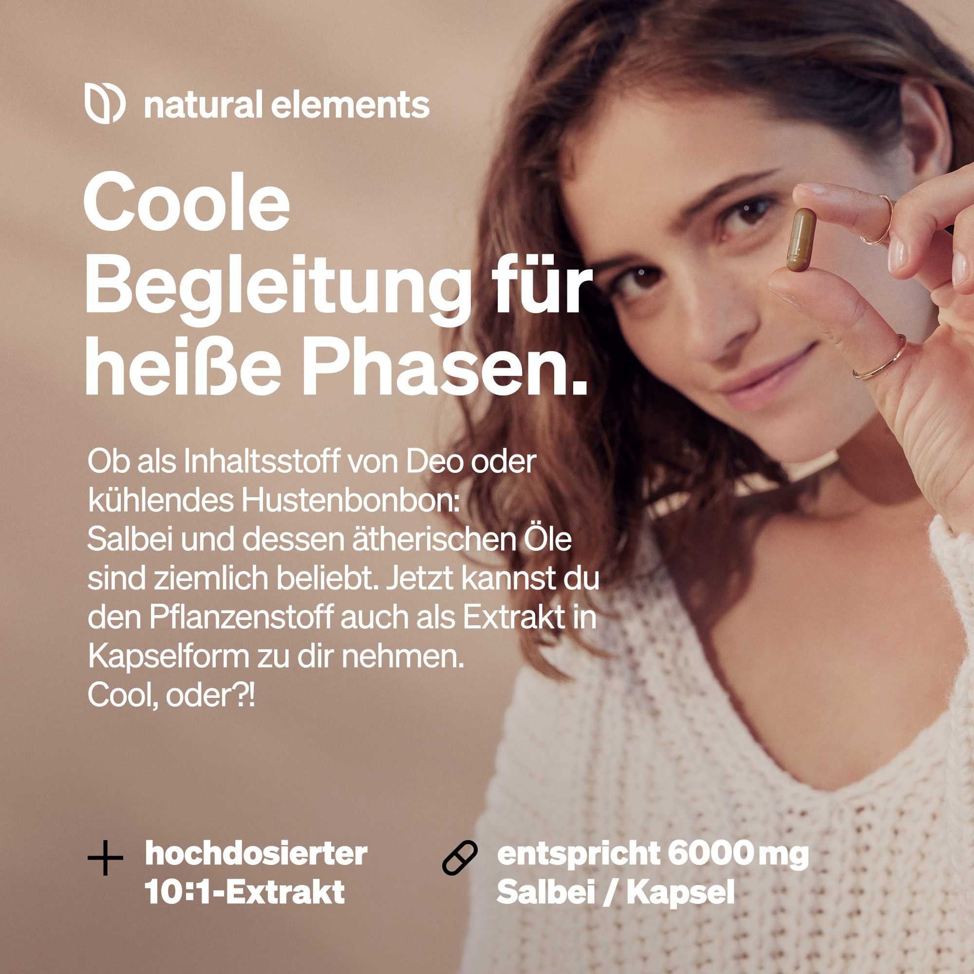 Frau hält Kapsel. Text: hochdosierter 10:1-Extrakt, entspricht 6000mg Salbei/Kapsel. Hintergrund: Produktinformationen.