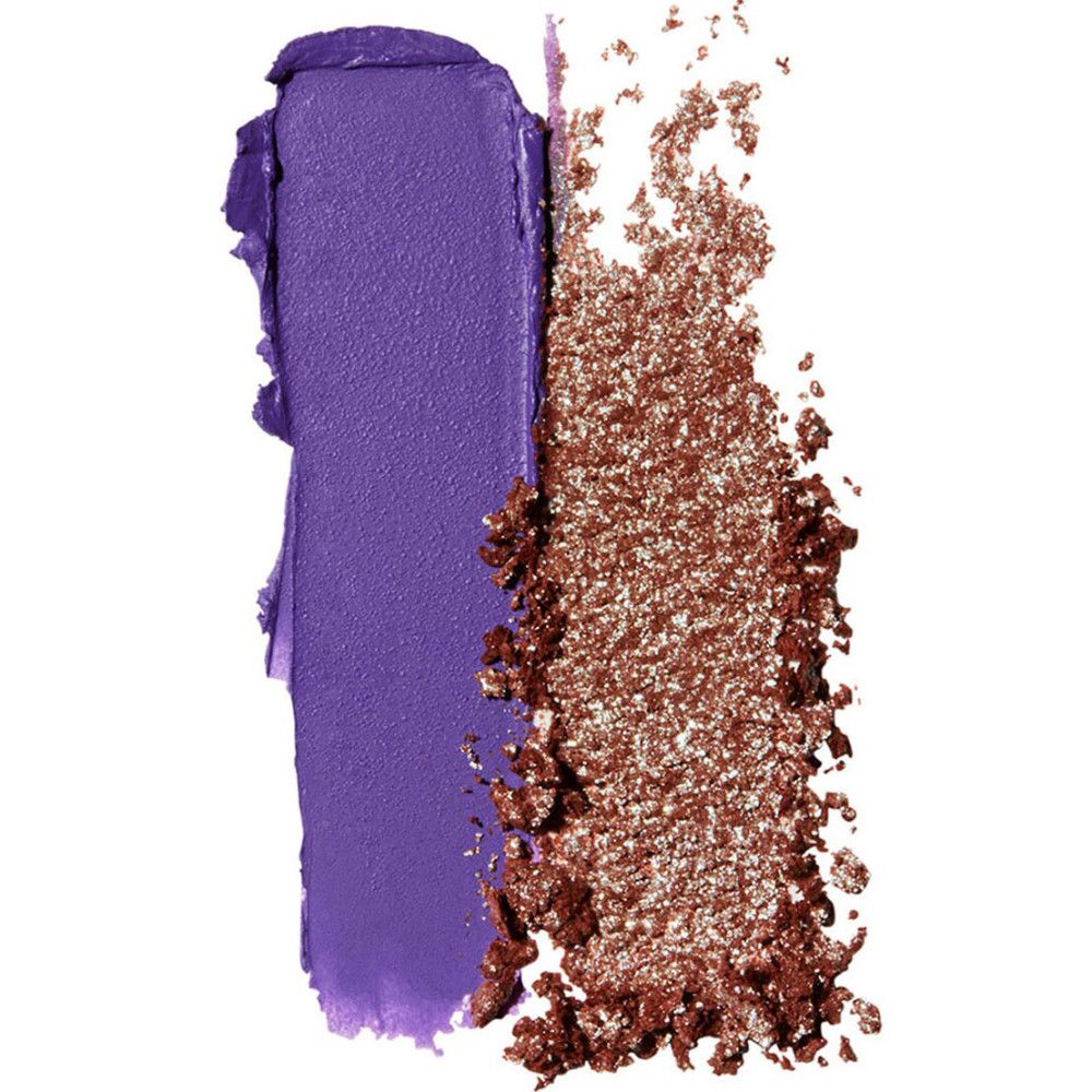 Lila Lippenstift-Abstrich neben einem bronzefarbenen Lidschatten-Abstrich. Beide Texturen sind sichtbar.