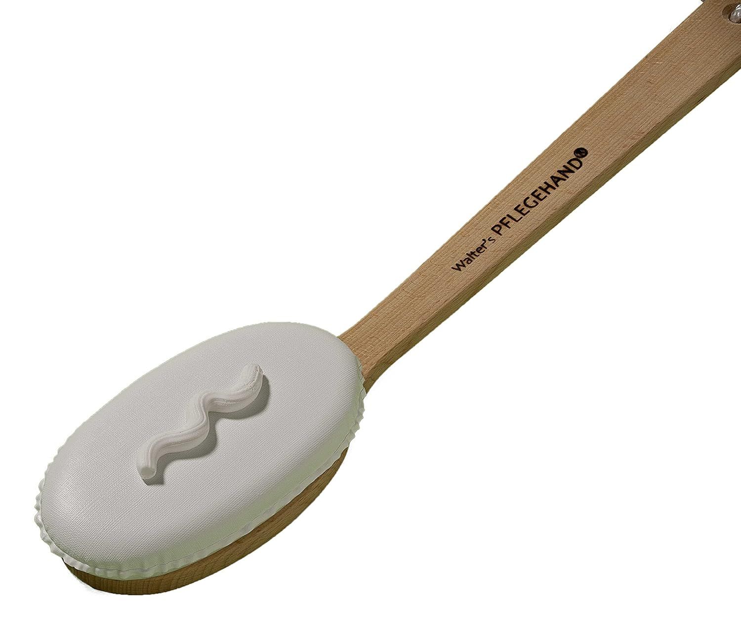 Holzgriff mit ovalem Bürstenkopf und Seife. Aufschrift 'Walter's Pflegehand'. Weiße Seife mit wellenförmigem Muster.