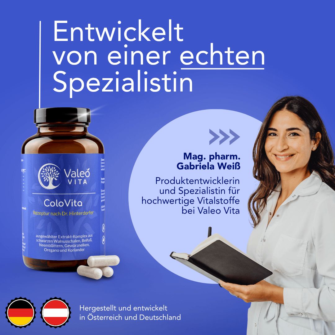 Flasche mit Kapseln neben einer lächelnden Frau in Arztkittel. Text über Produktentwicklung.