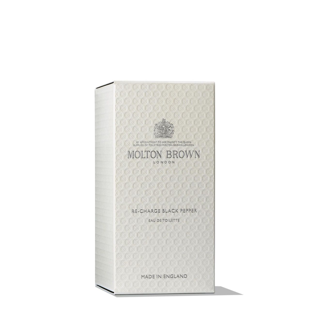 Verpackung mit Logo und Text: Molton Brown, Re-Charge Black Pepper, Eau de Toilette. Made in England.