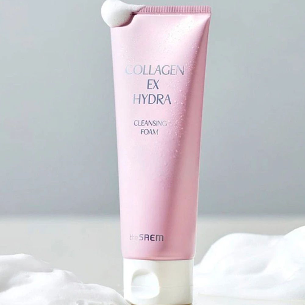 Rosa Tube mit weißem Verschluss und Schaum. Schriftzug: Collagen EX Hydra Cleansing Foam. Marke: the Saem.