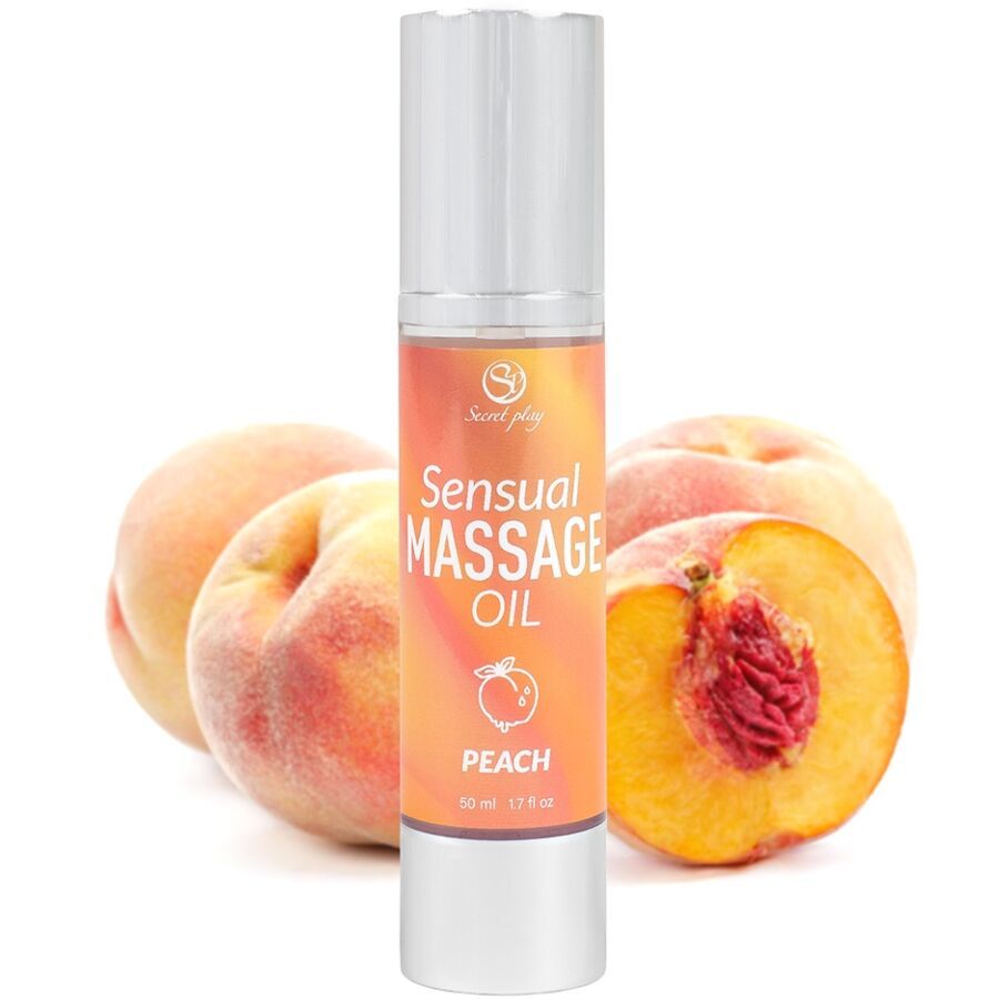 Flasche mit Massageöl vor Pfirsichen. Aufschrift: Sensual Massage Oil Peach. Silberner Pumpkopf.