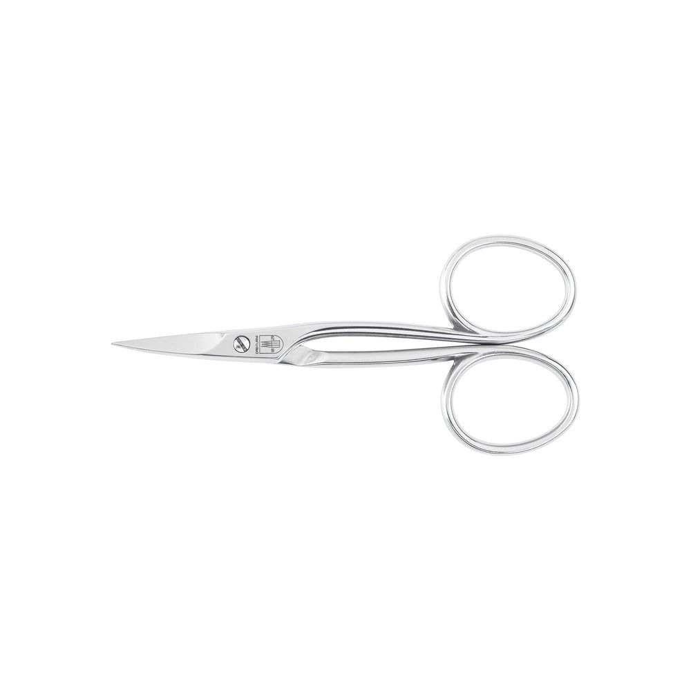 Nagelhautschere aus poliertem Edelstahl. Mit abgerundeten Griffen und spitzer Spitze. Logo auf dem Scherenblatt.