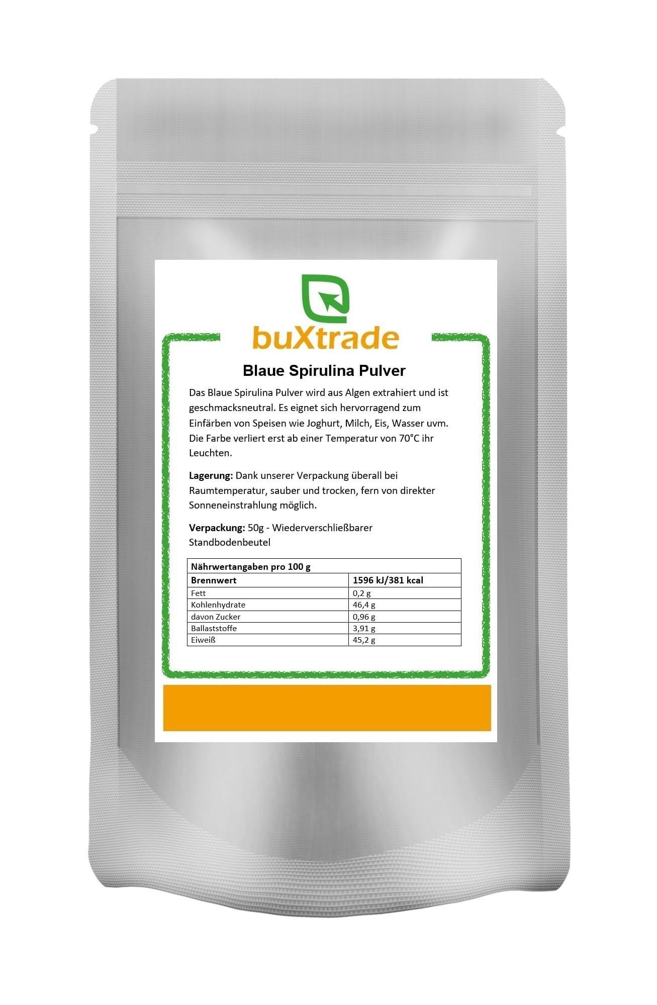 Beutel mit Produktetikett. Text: buXtrade Blaue Spirulina Pulver, Nährwertangaben, grüne Umrandung.
