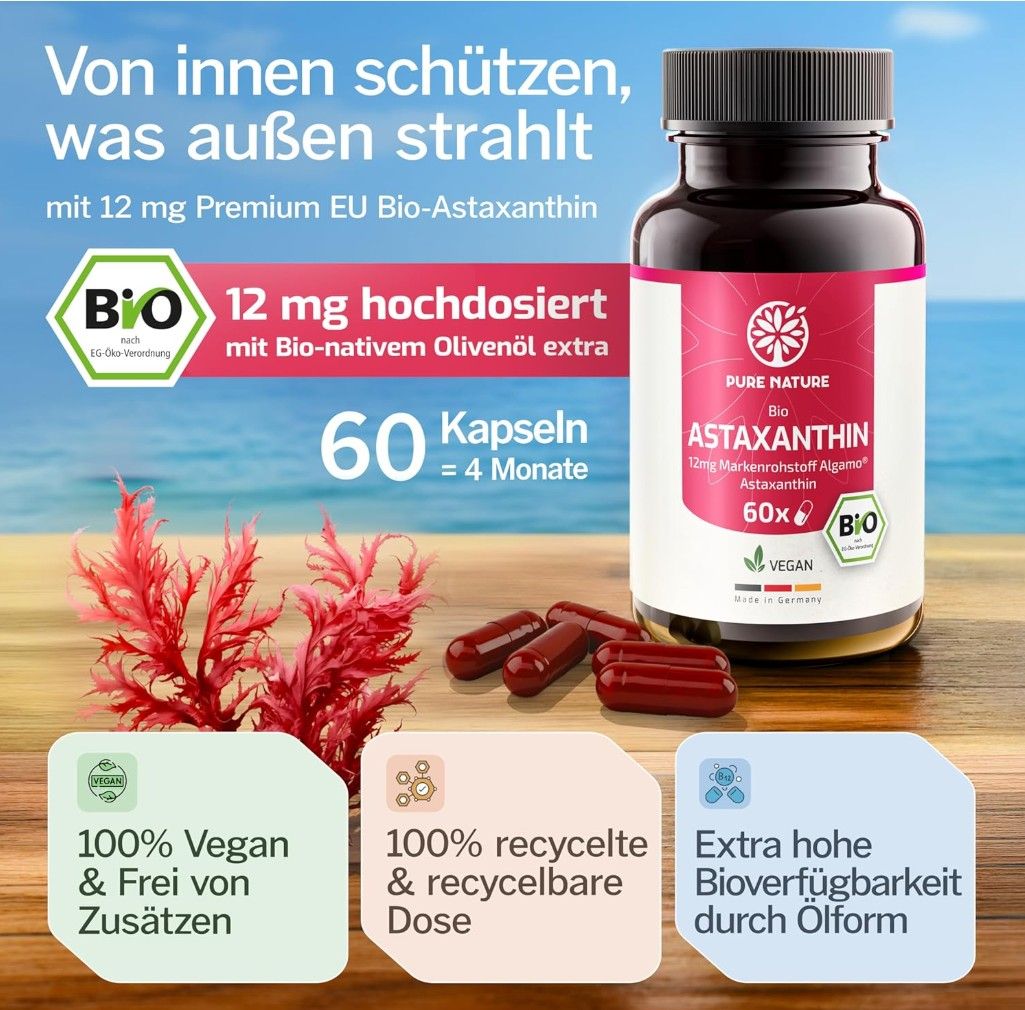 Produktflasche mit Kapseln und Algen. Text: 12 mg Astaxanthin, 60 Kapseln, Bio-Siegel, vegan. Zusätzliche Informationen.