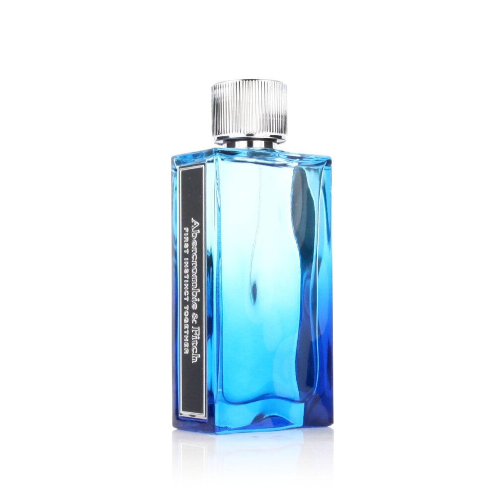 Blaues Parfümflakon mit silbernem Deckel. Auf dem Flakon steht "Abercrombie & Fitch First Instinct Together".