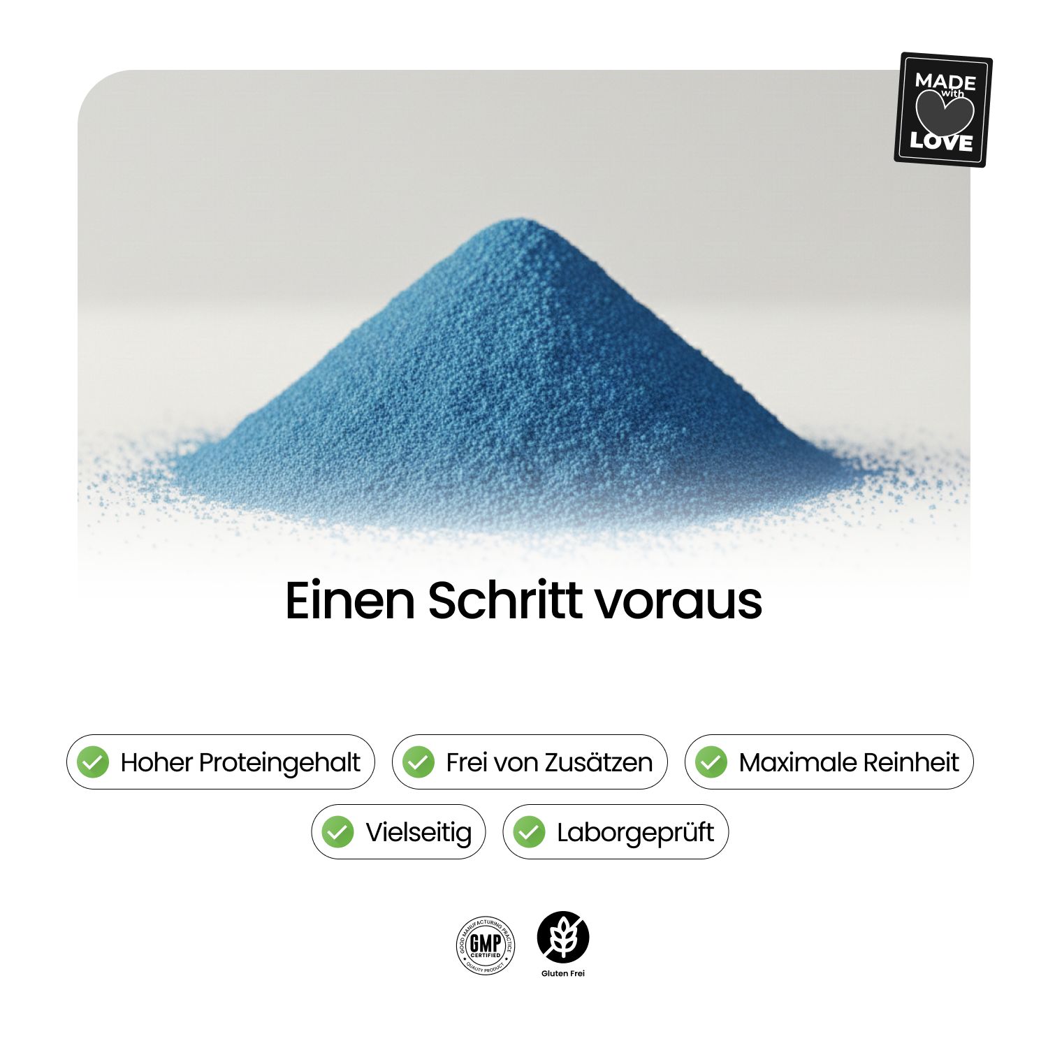 Blaues Pulver, Spirulina Extrakt, auf hellem Hintergrund. Text: Hoher Proteingehalt, frei von Zusätzen, maximale Reinheit, vielseitig, laborgeprüft.